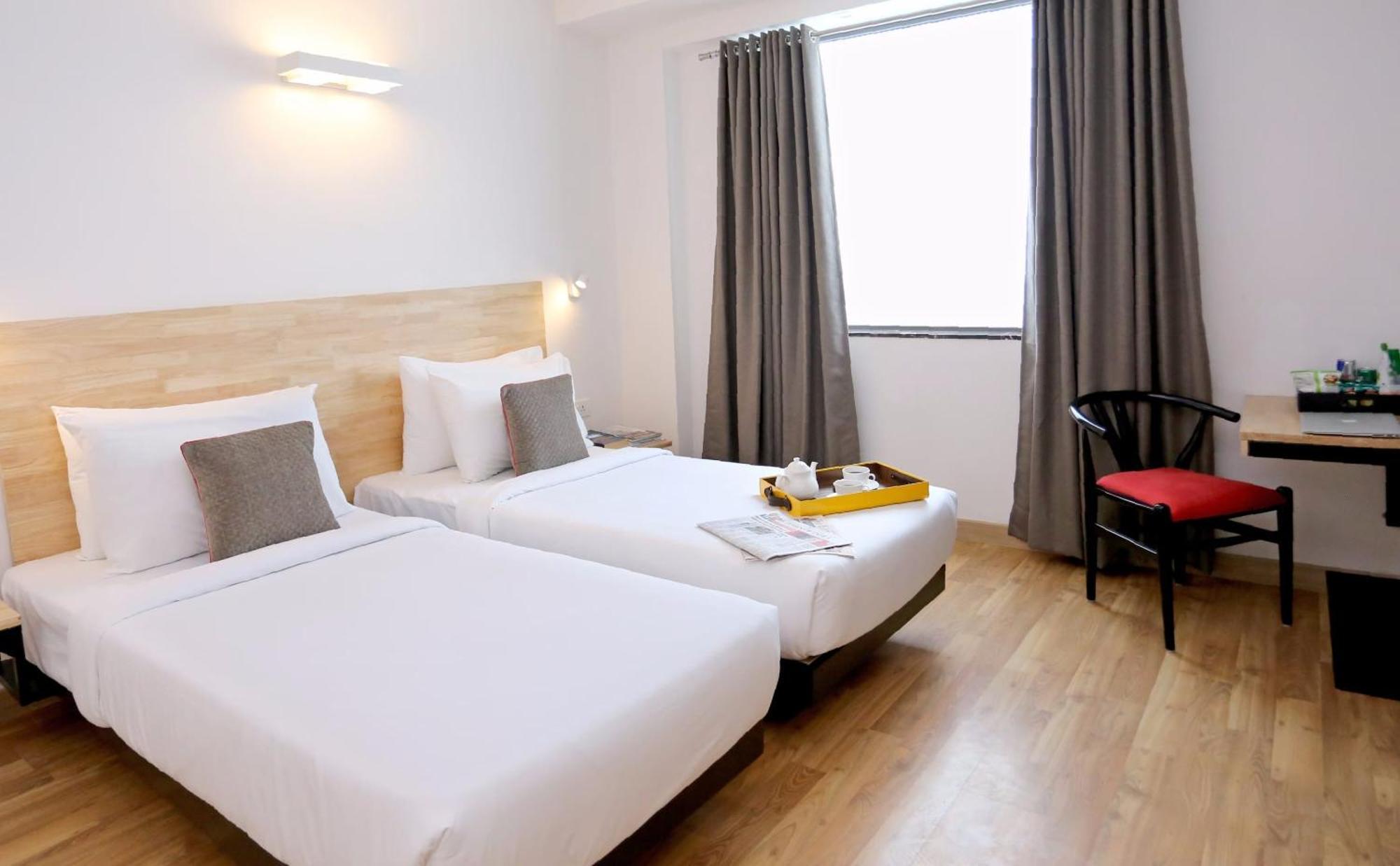 Oyo Townhouse 012 Kaushambi Metro Ghaziabad Hotel Екстериор снимка