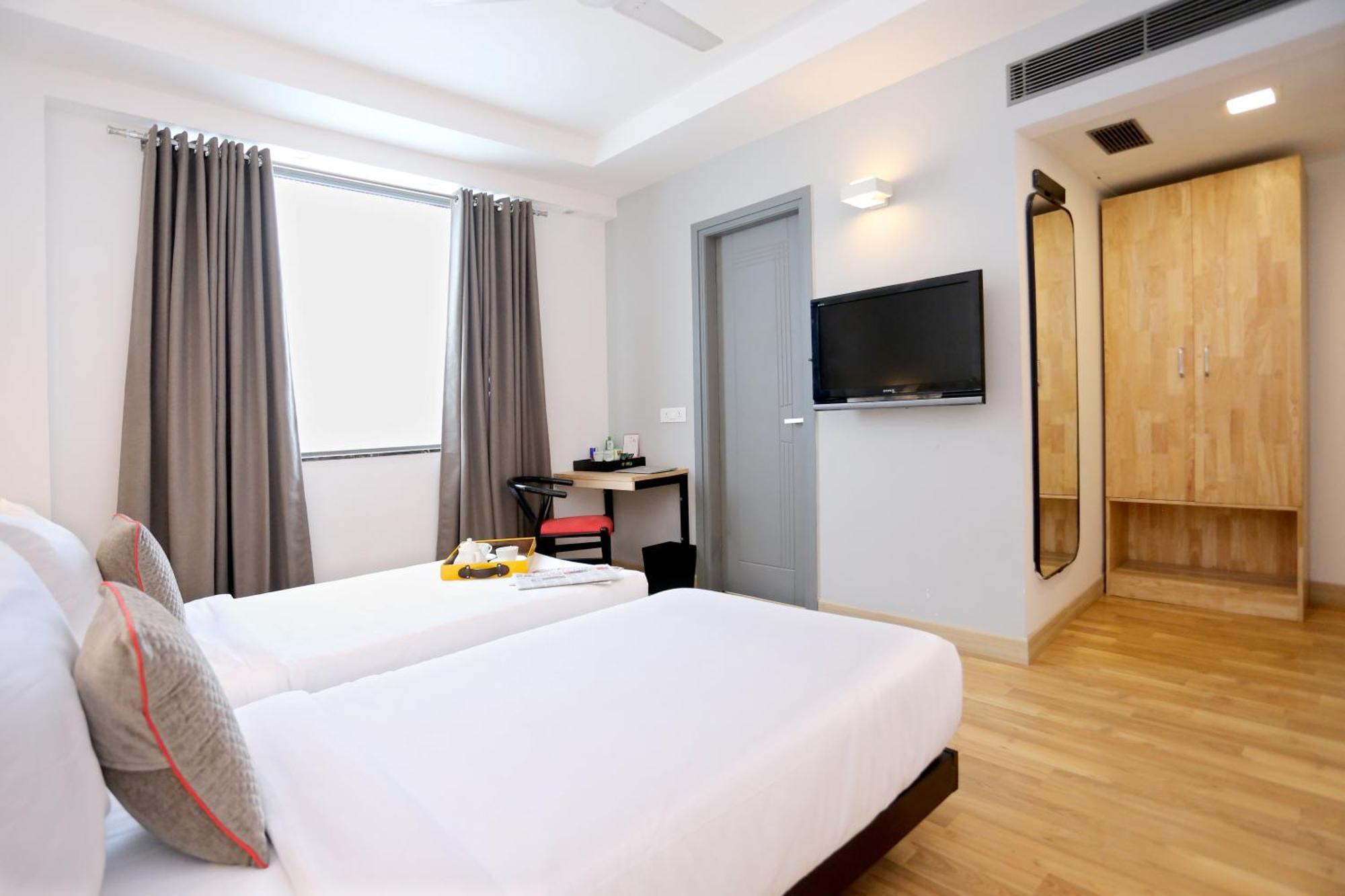 Oyo Townhouse 012 Kaushambi Metro Ghaziabad Hotel Екстериор снимка