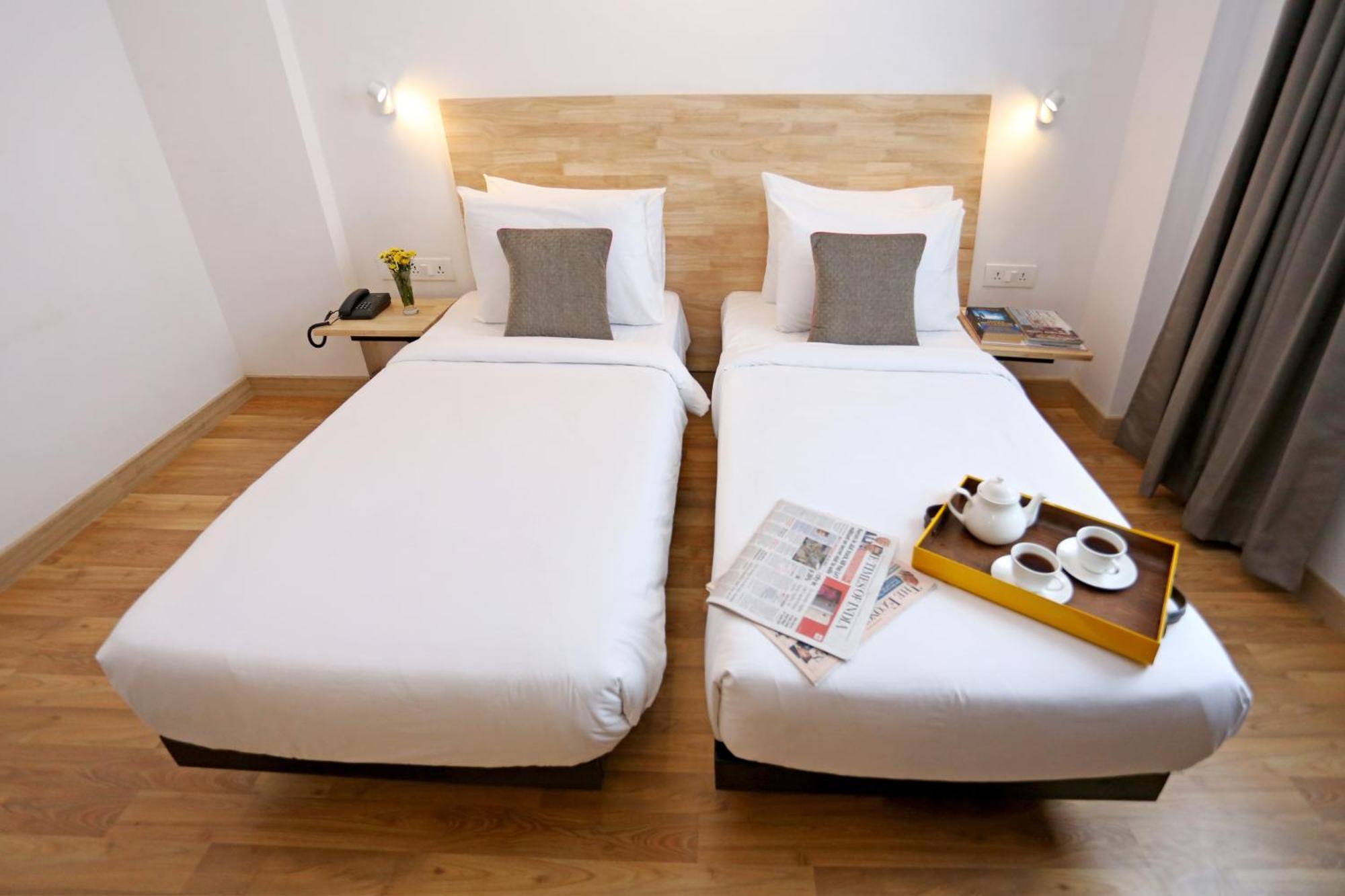 Oyo Townhouse 012 Kaushambi Metro Ghaziabad Hotel Екстериор снимка