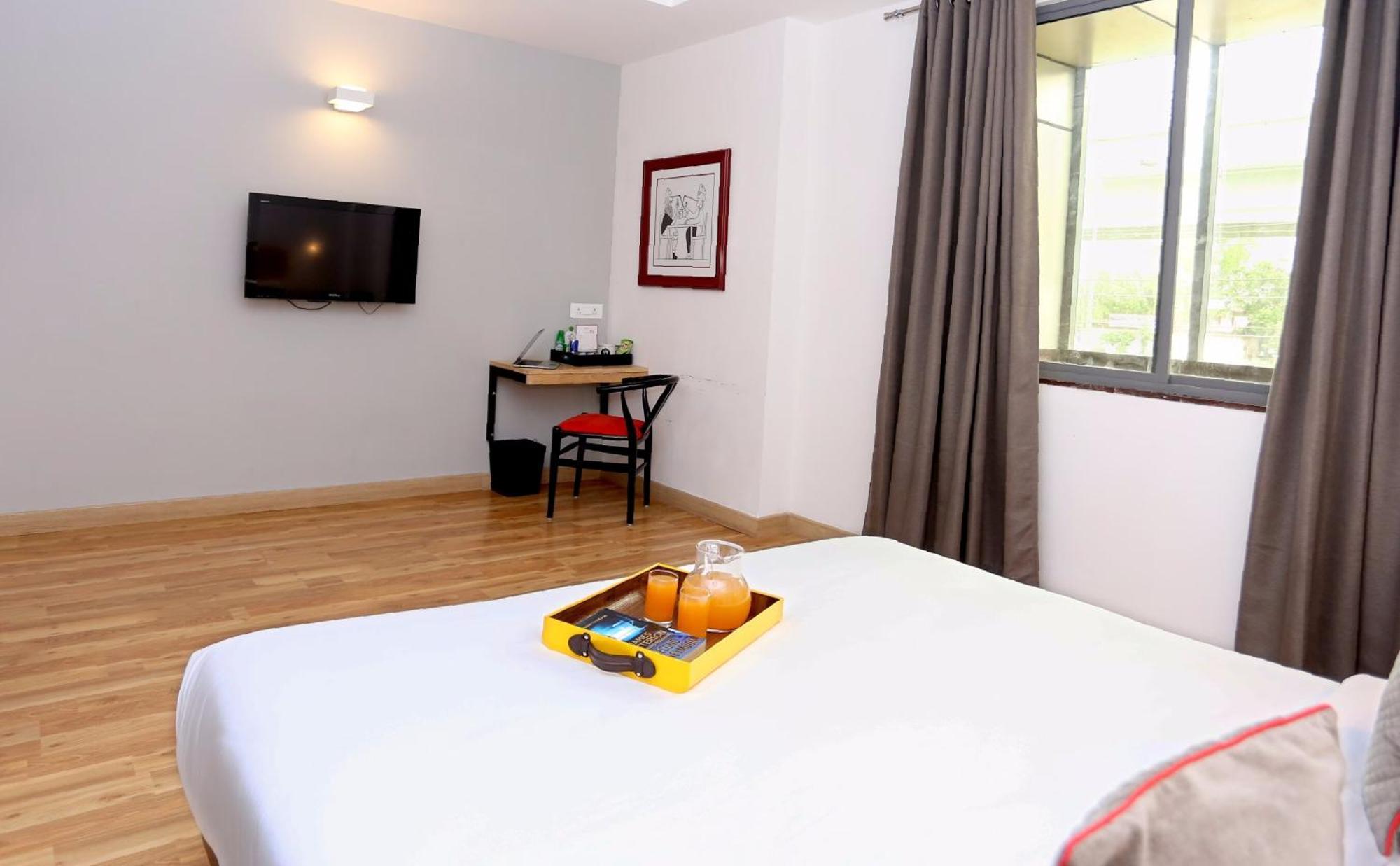 Oyo Townhouse 012 Kaushambi Metro Ghaziabad Hotel Екстериор снимка