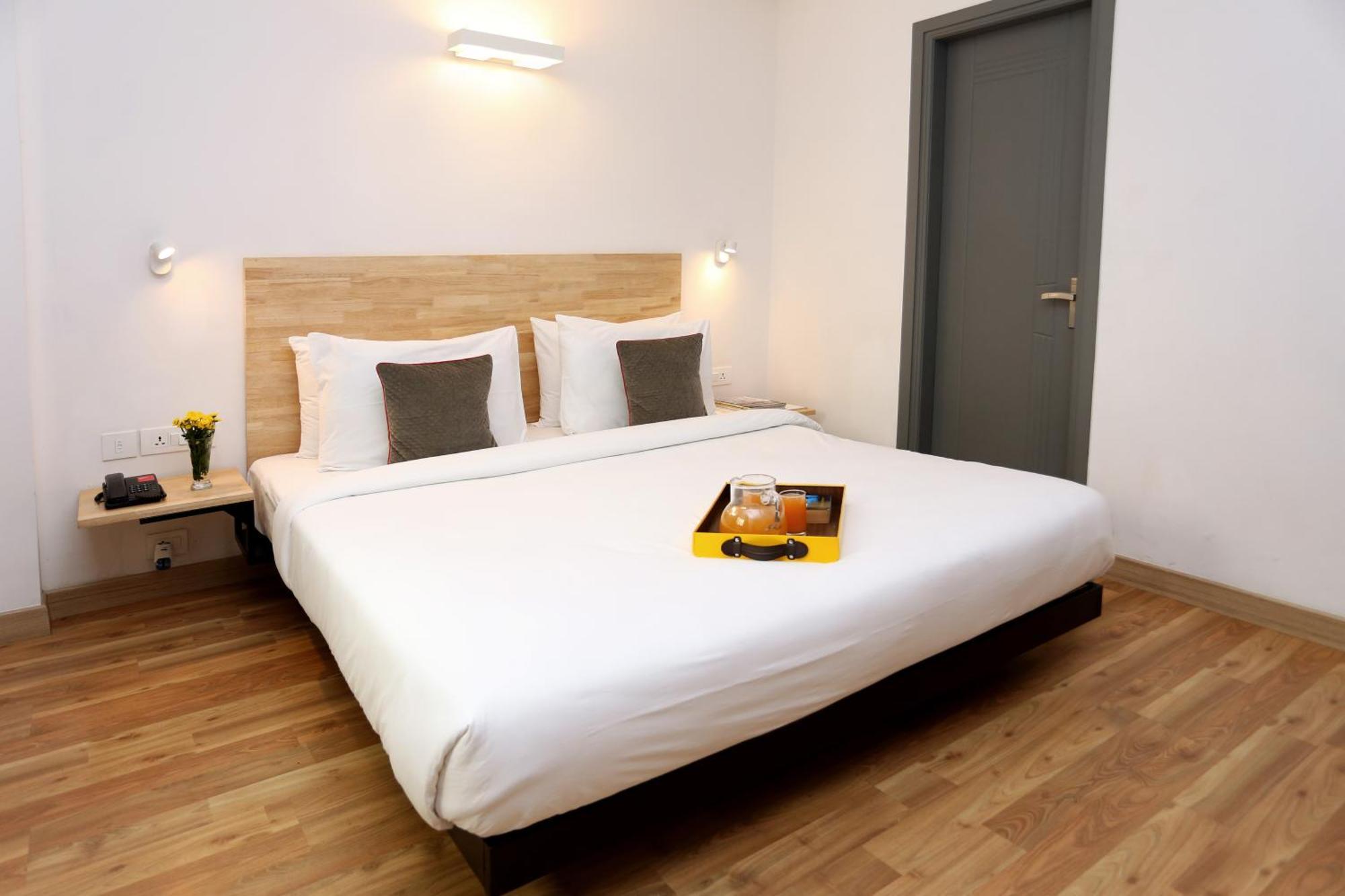 Oyo Townhouse 012 Kaushambi Metro Ghaziabad Hotel Екстериор снимка