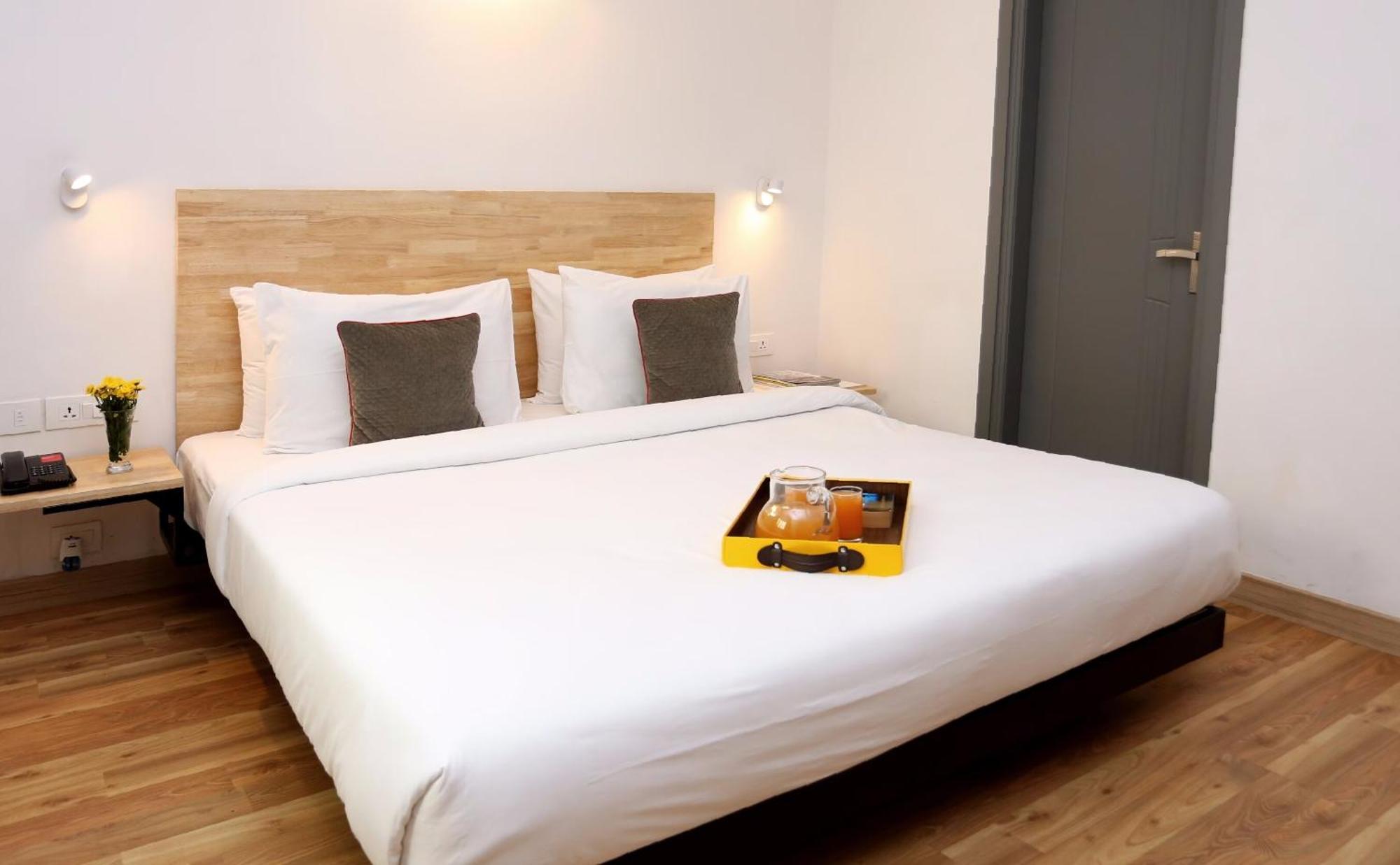 Oyo Townhouse 012 Kaushambi Metro Ghaziabad Hotel Екстериор снимка